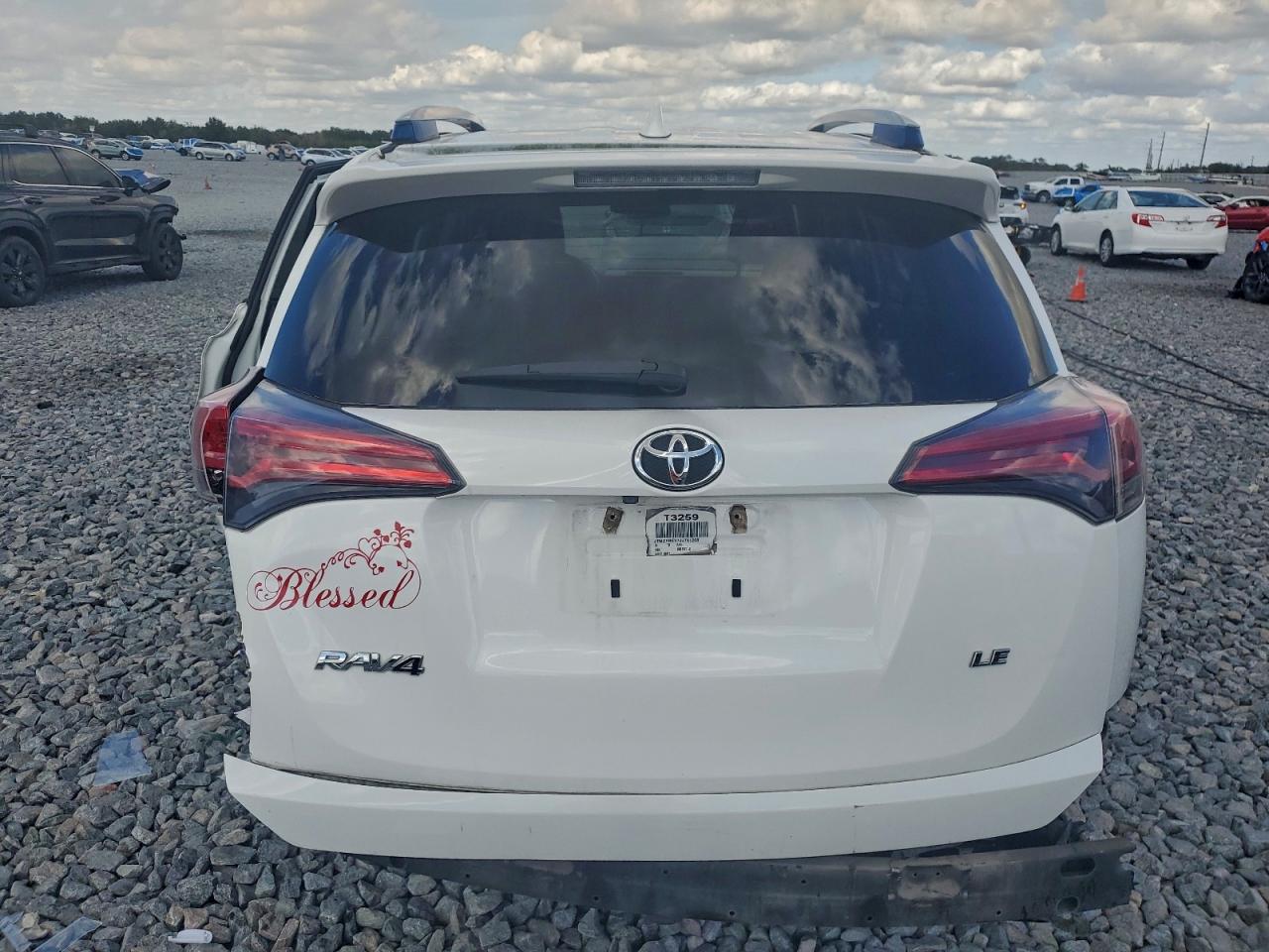 2018 TOYOTA RAV4 LE photo 6