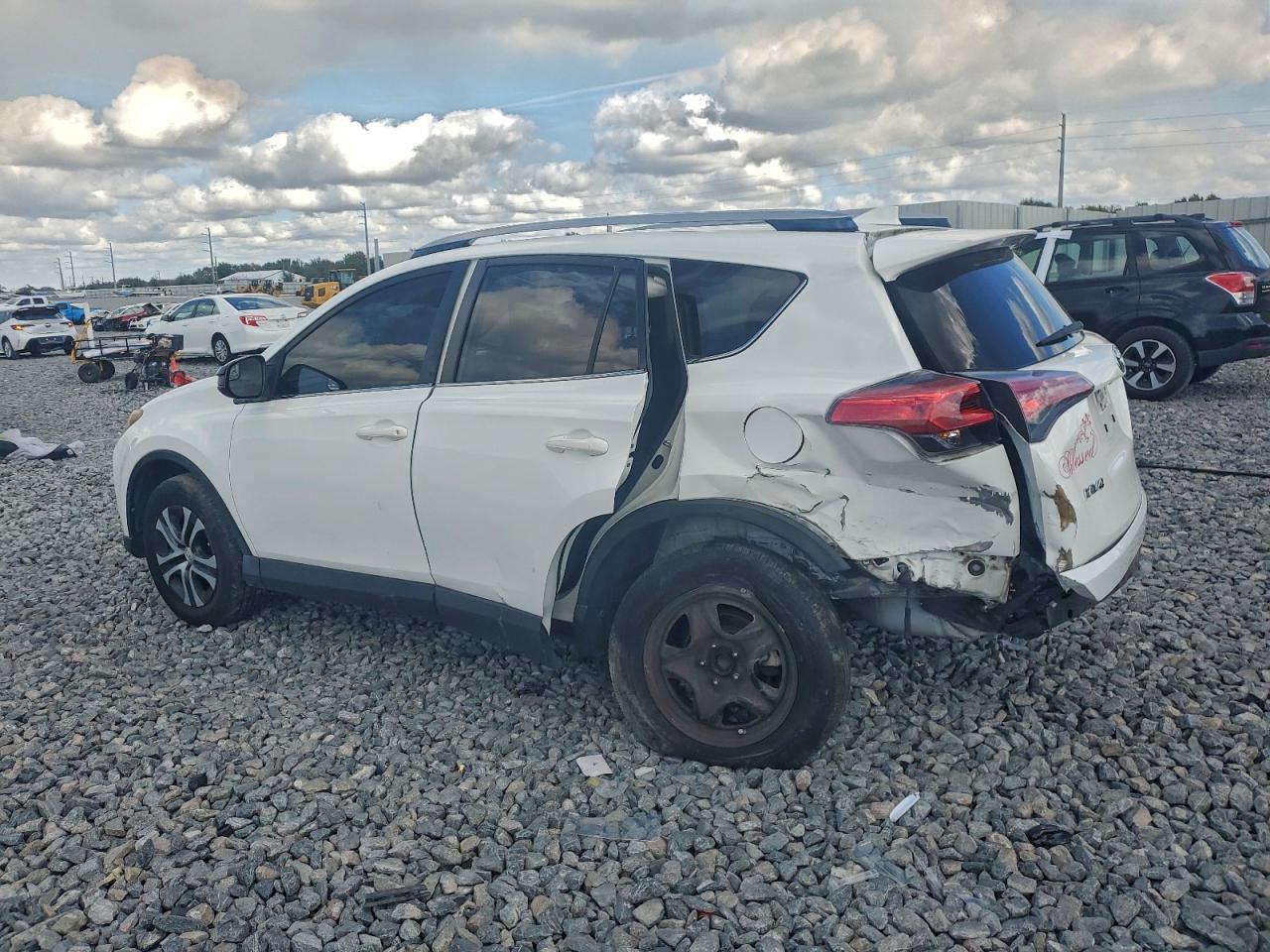 2018 TOYOTA RAV4 LE photo 2