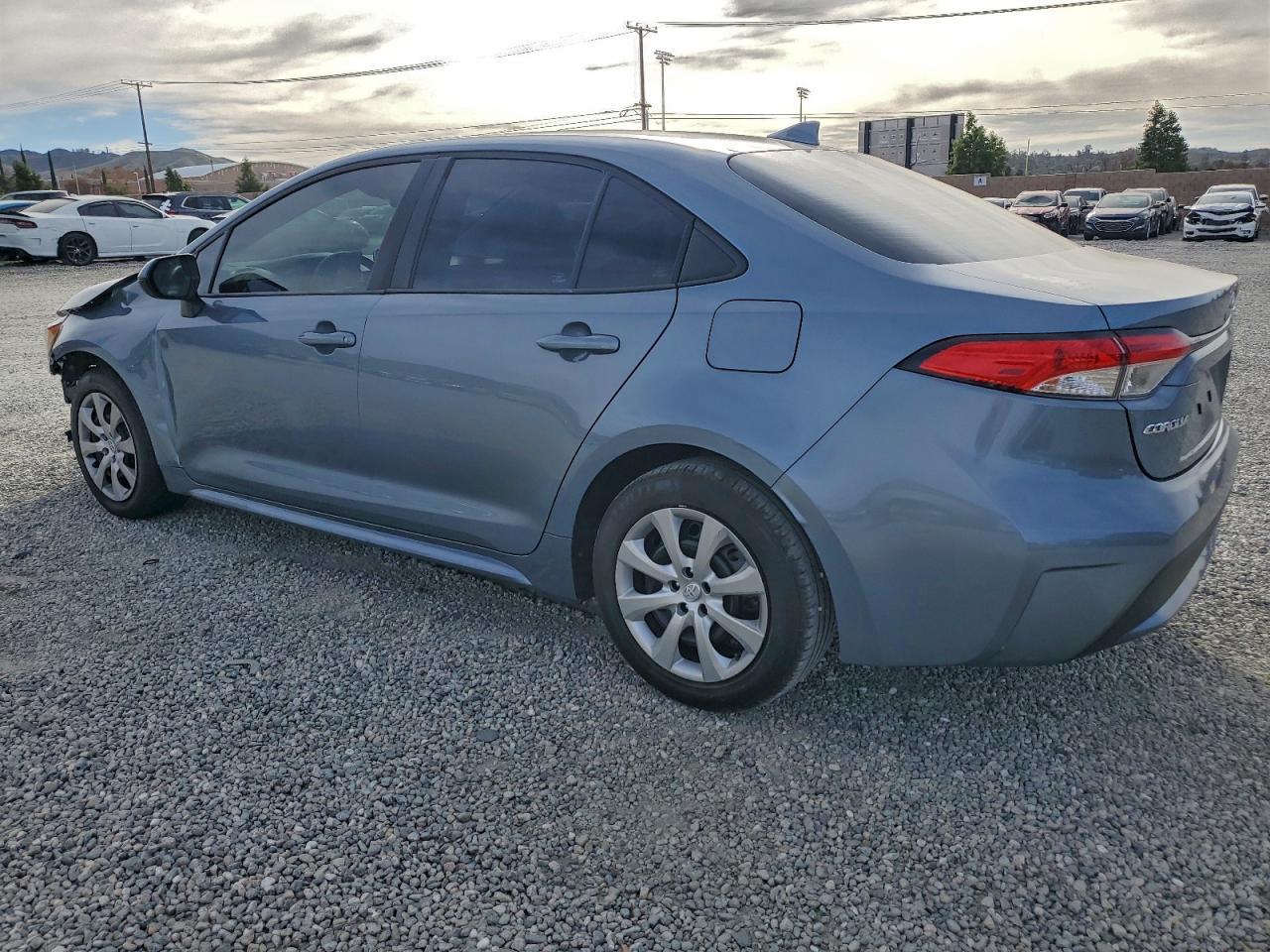 2021 TOYOTA COROLLA LE photo 2