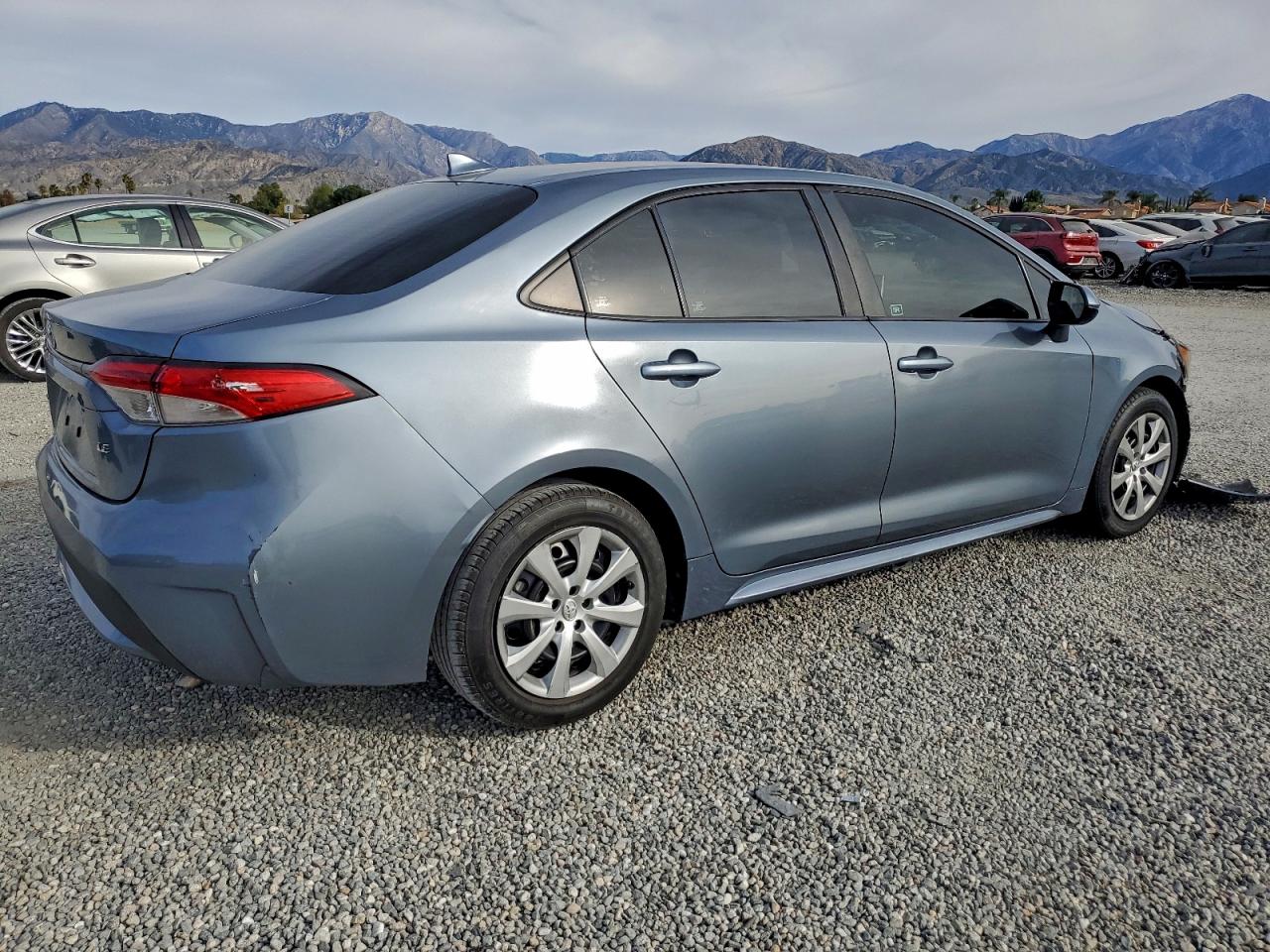2021 TOYOTA COROLLA LE photo 3