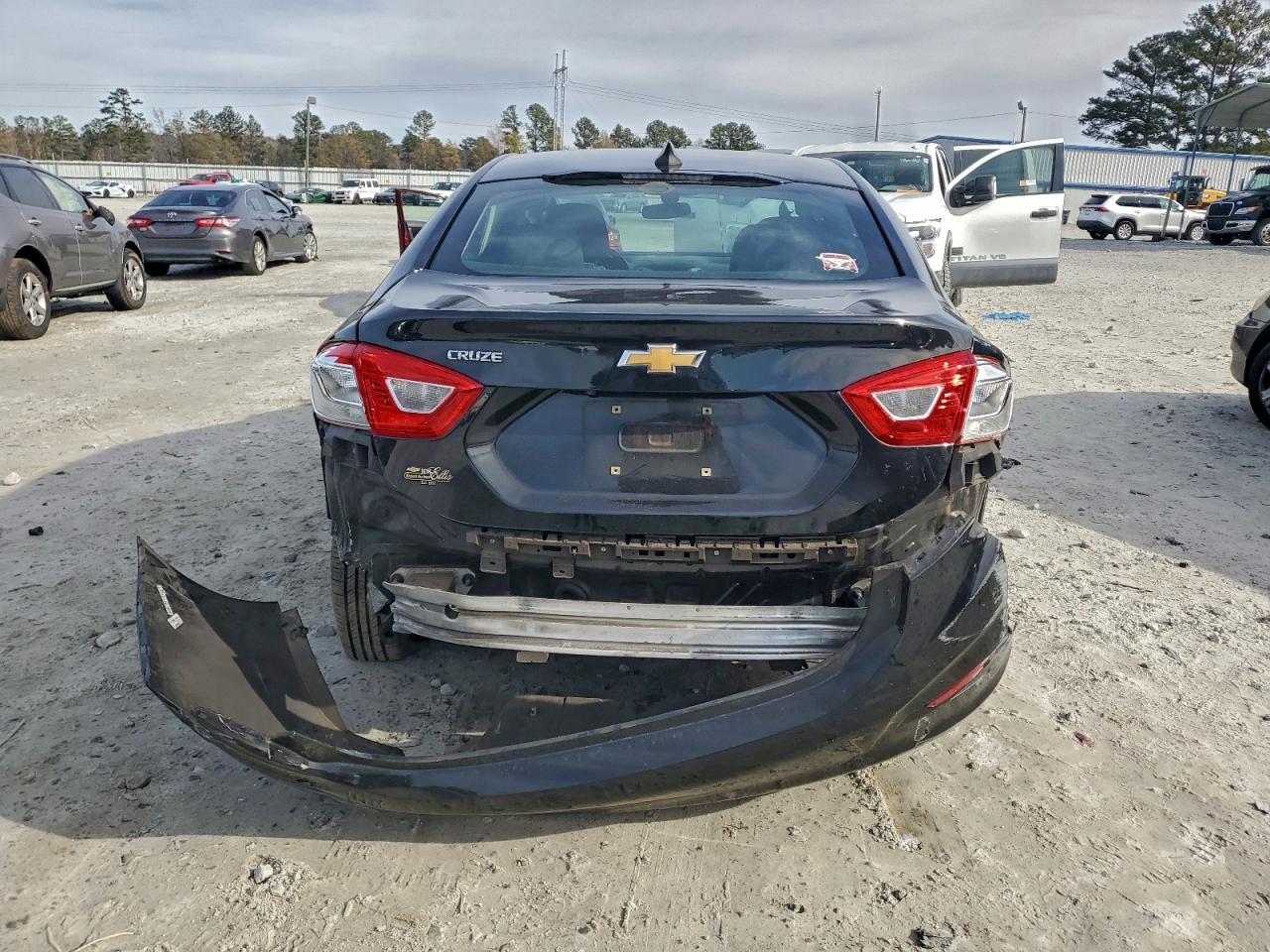 2017 CHEVROLET CRUZE LS photo 11