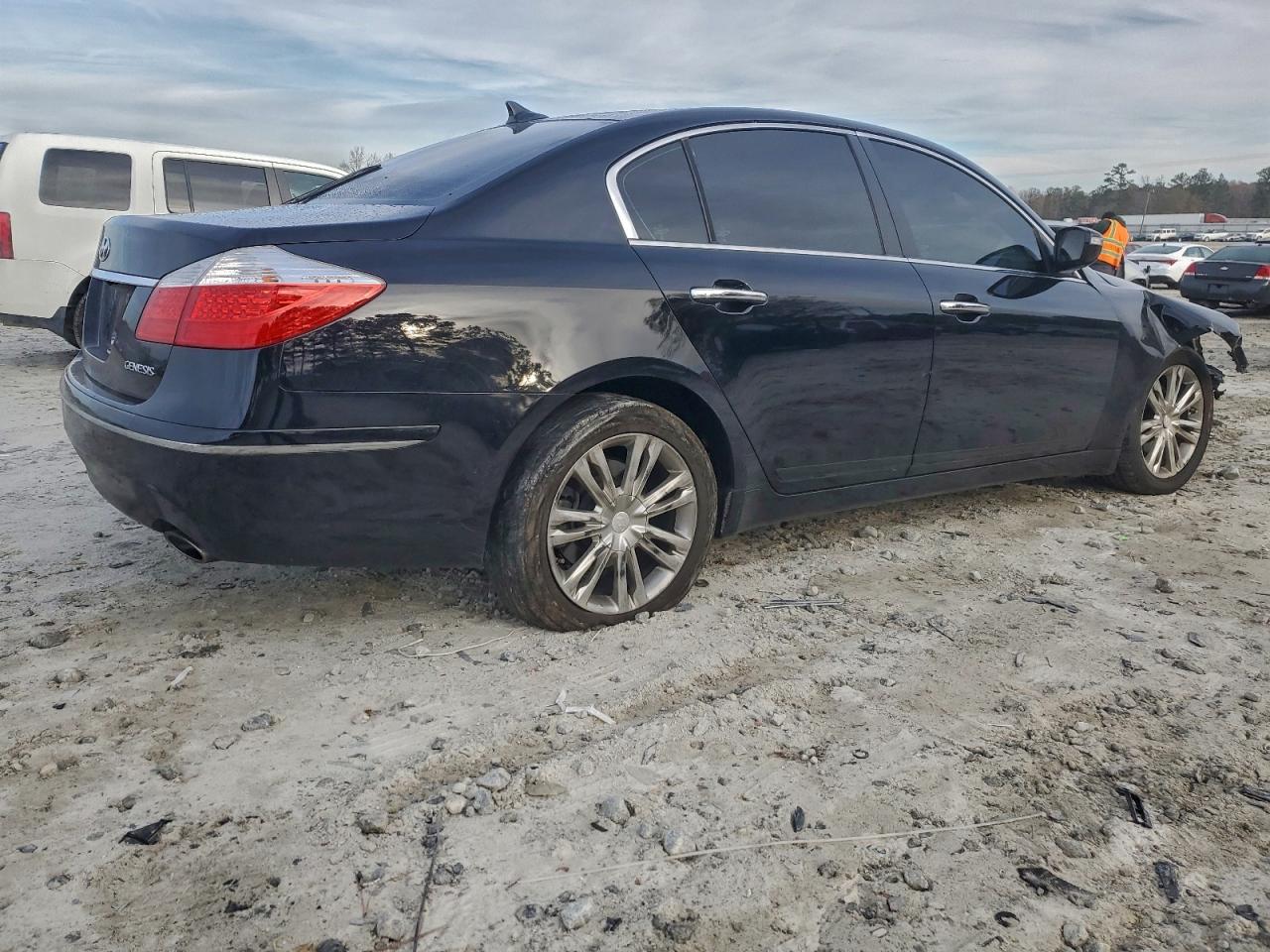 2010 HYUNDAI GENESIS 3.8L photo 3