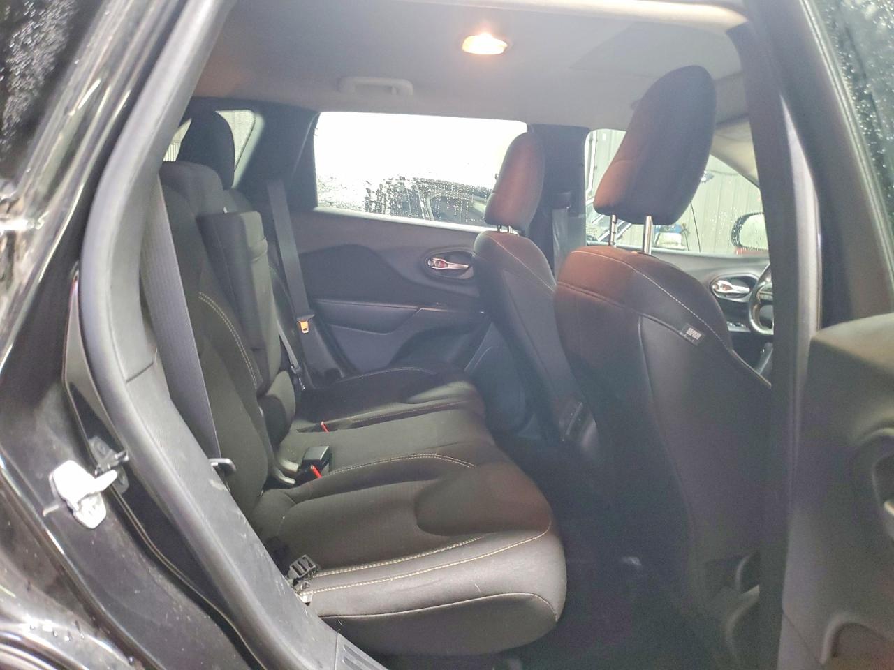 2015 JEEP CHEROKEE LATITUDE photo 10