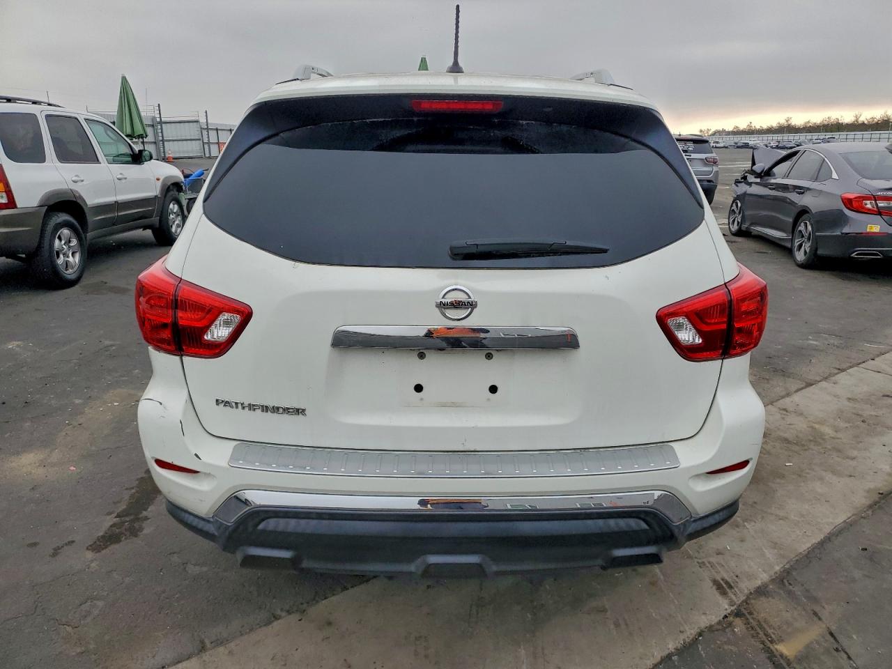 2017 NISSAN PATHFINDER S photo 6