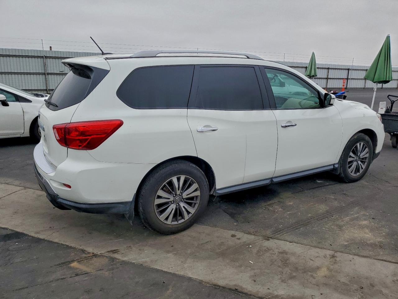 2017 NISSAN PATHFINDER S photo 3