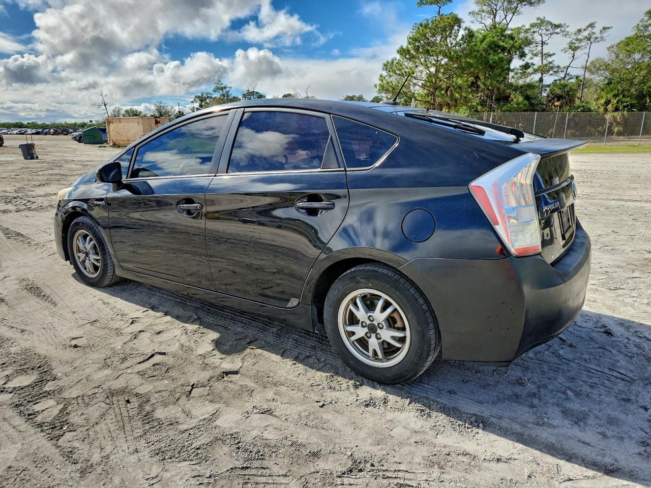 2010 TOYOTA PRIUS photo 2