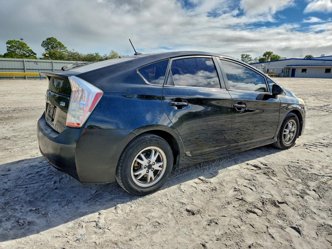 2010 TOYOTA PRIUS photo 3