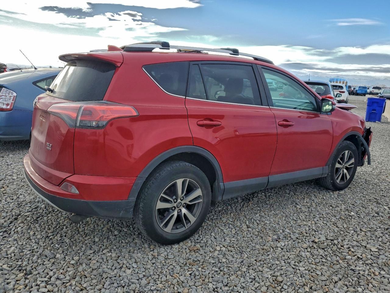 2016 TOYOTA RAV4 XLE photo 3
