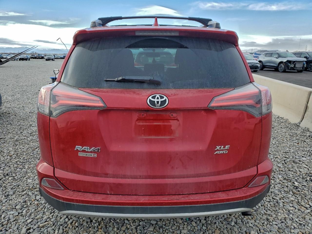 2016 TOYOTA RAV4 XLE photo 6