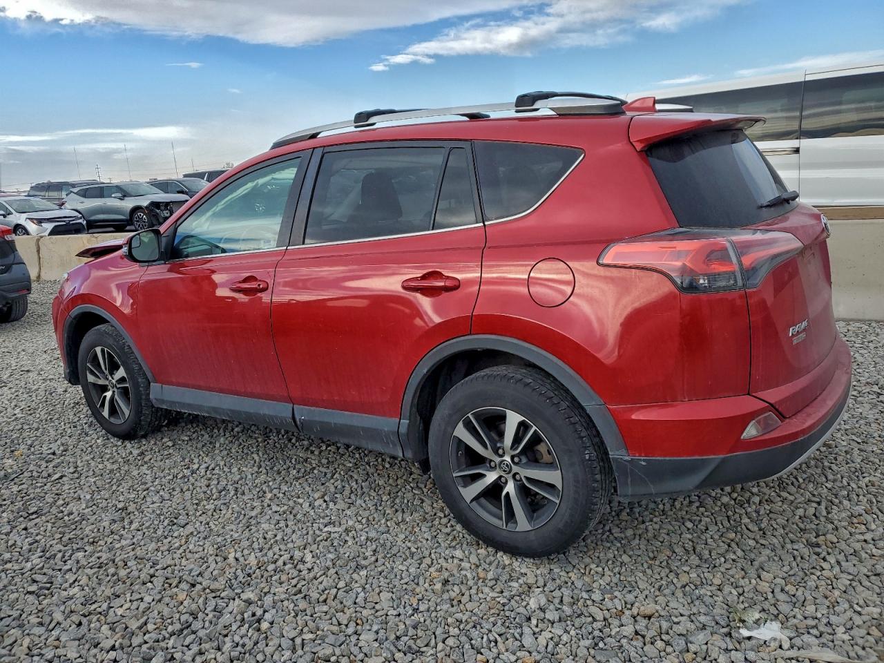 2016 TOYOTA RAV4 XLE photo 2