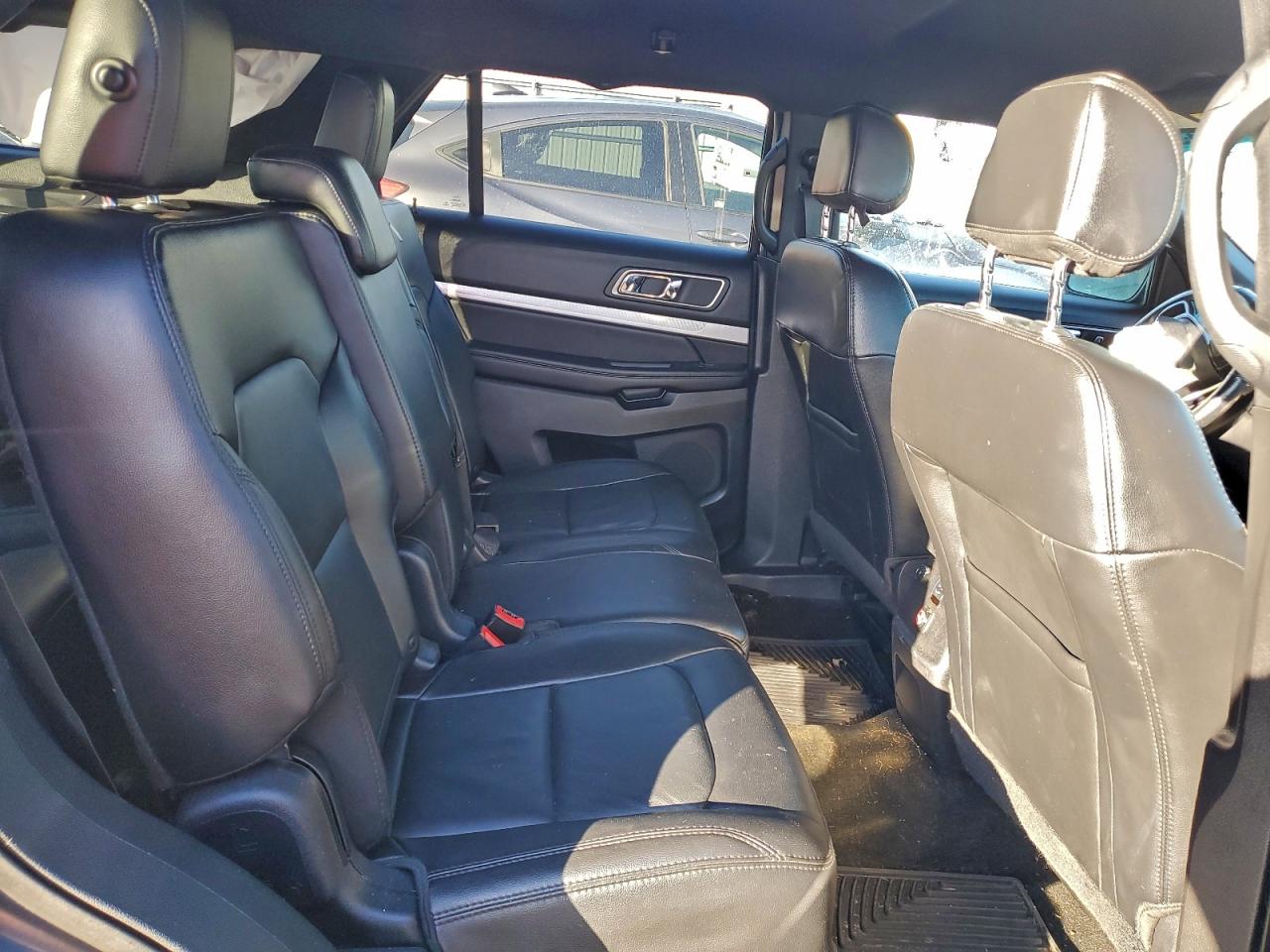 2017 FORD EXPLORER XLT photo 31