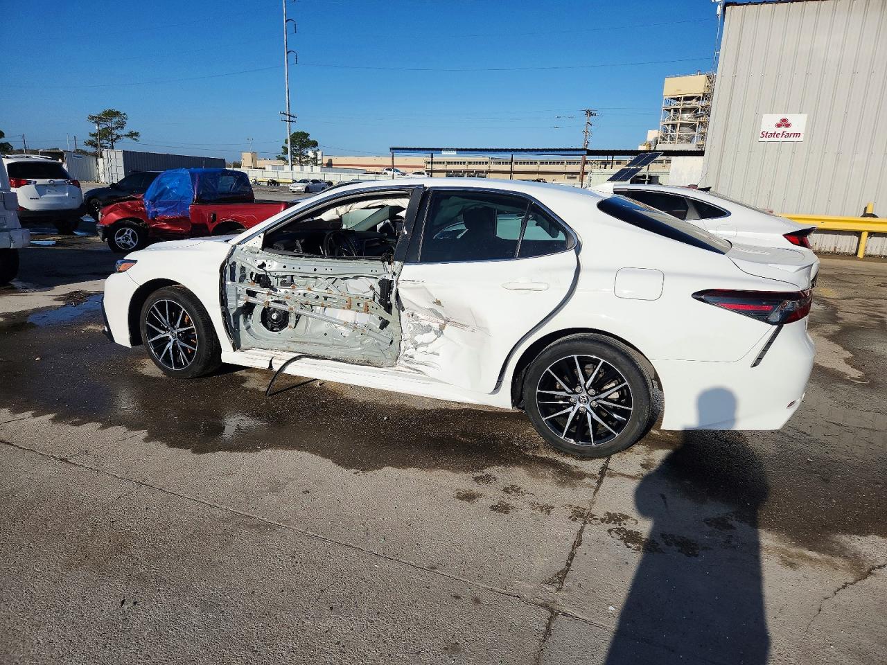 2023 TOYOTA CAMRY SE photo 2