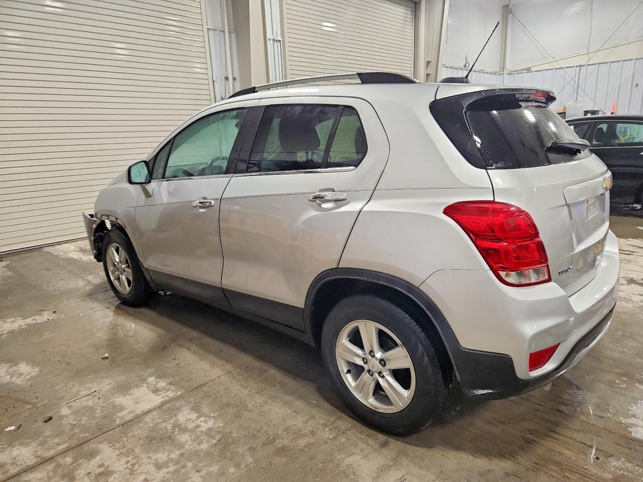 2018 CHEVROLET TRAX 1LT photo 2
