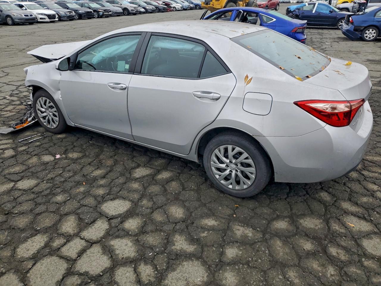 2018 TOYOTA COROLLA L photo 2