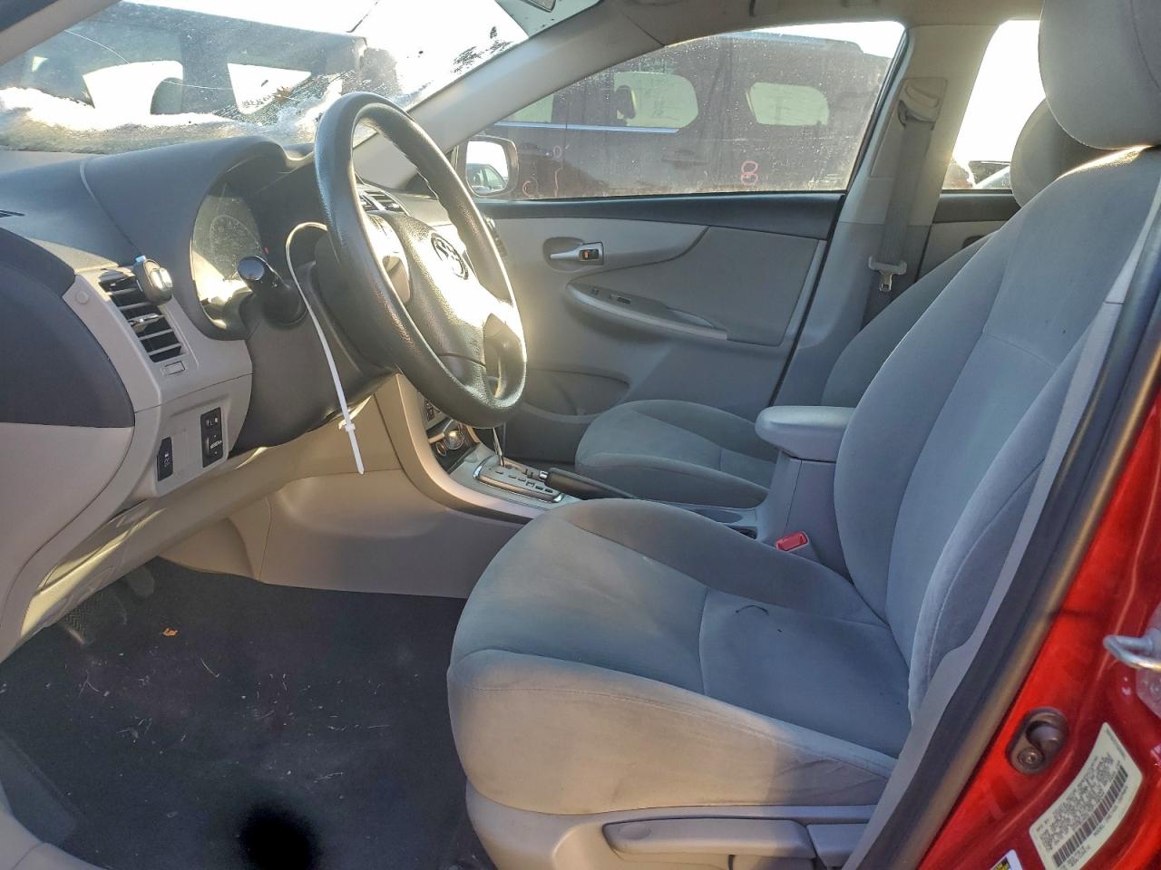 2013 TOYOTA COROLLA BASE photo 19