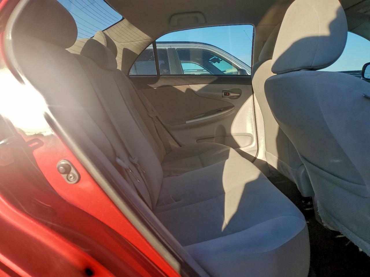 2013 TOYOTA COROLLA BASE photo 28