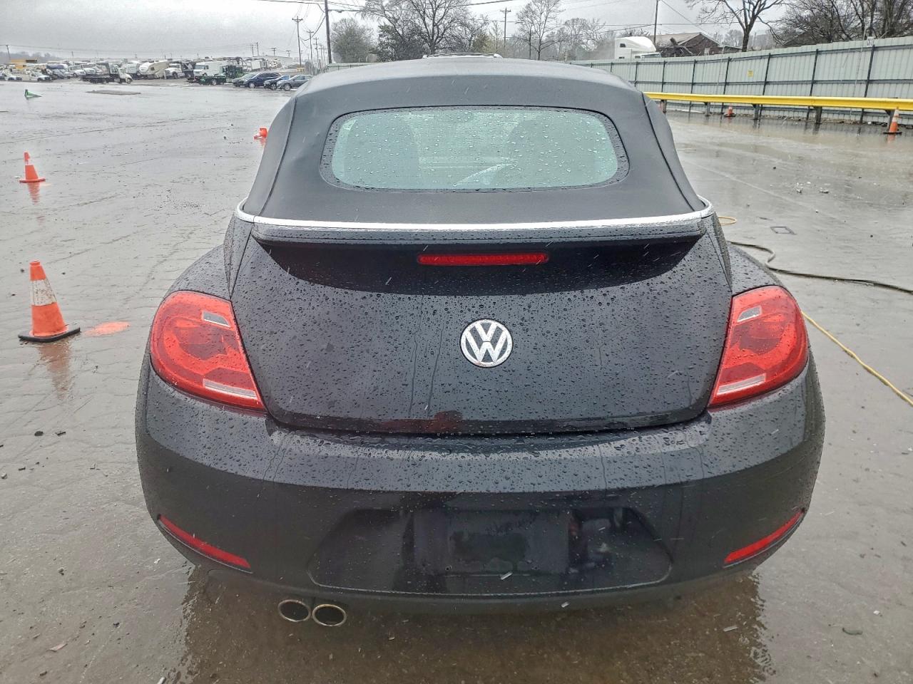 2013 VOLKSWAGEN BEETLE photo 6