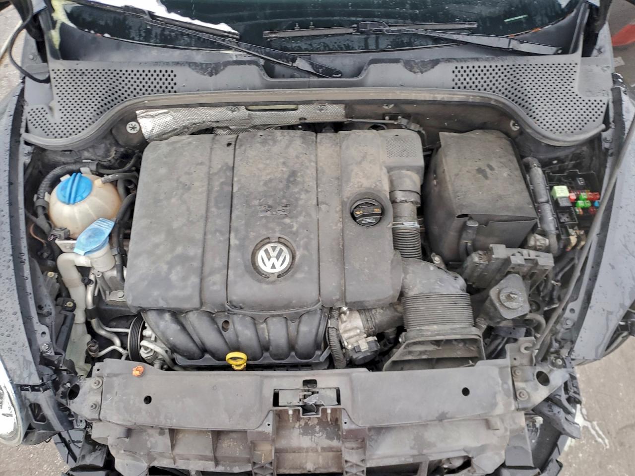 2013 VOLKSWAGEN BEETLE photo 11