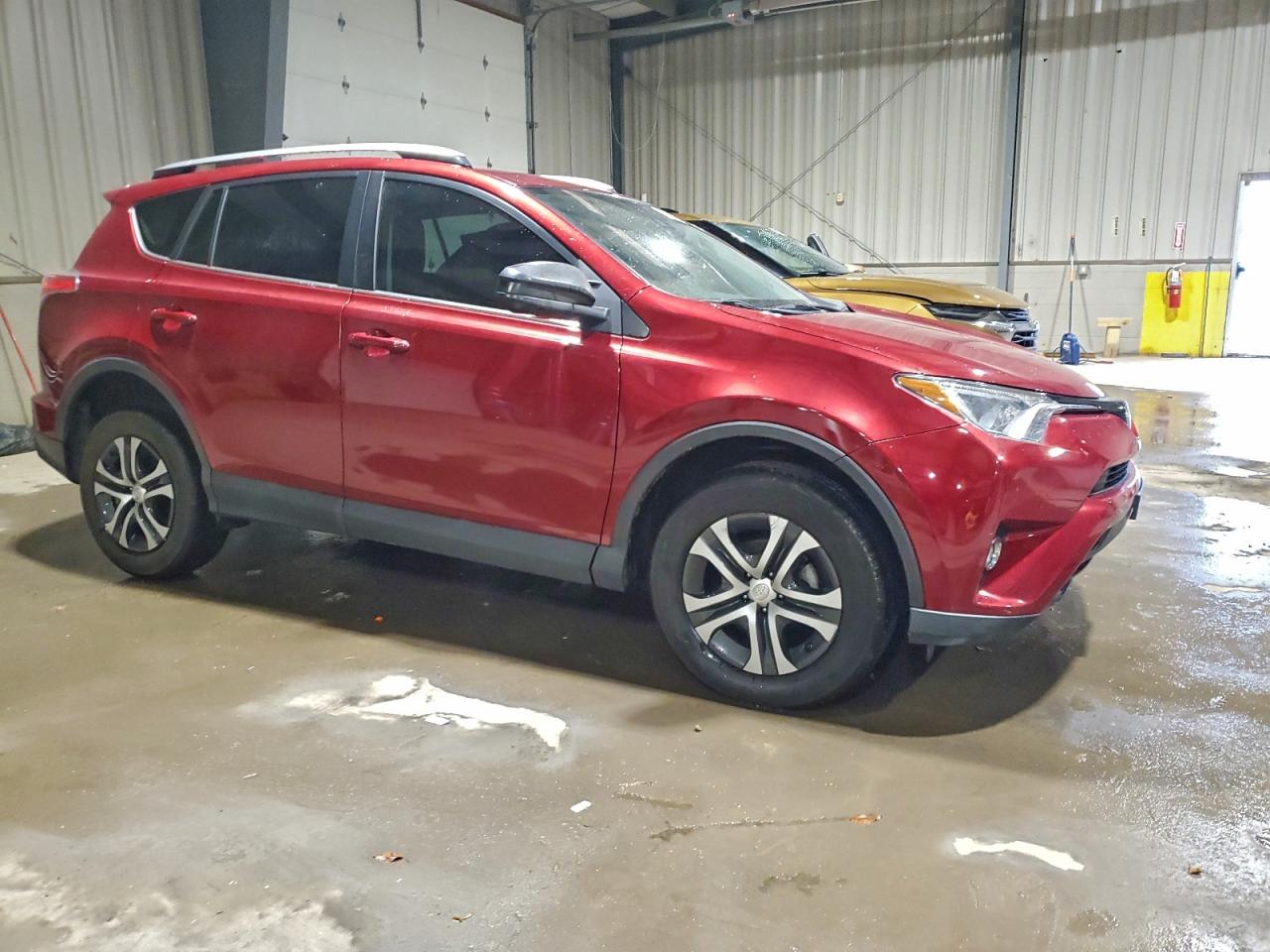 2018 TOYOTA RAV4 LE photo 4