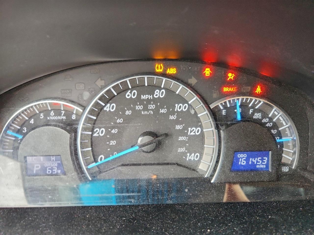 2014 TOYOTA CAMRY SE photo 17