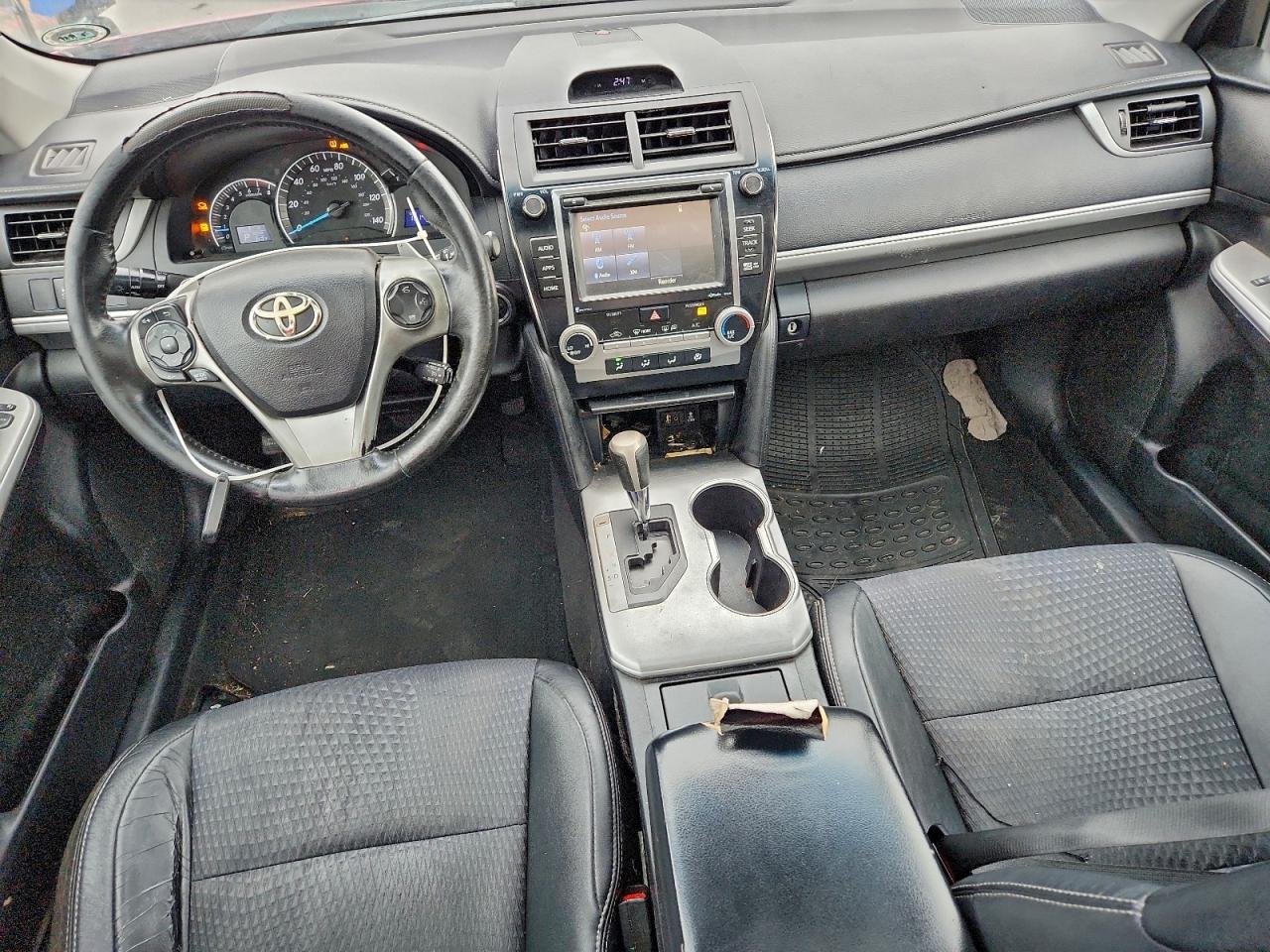 2014 TOYOTA CAMRY SE photo 15
