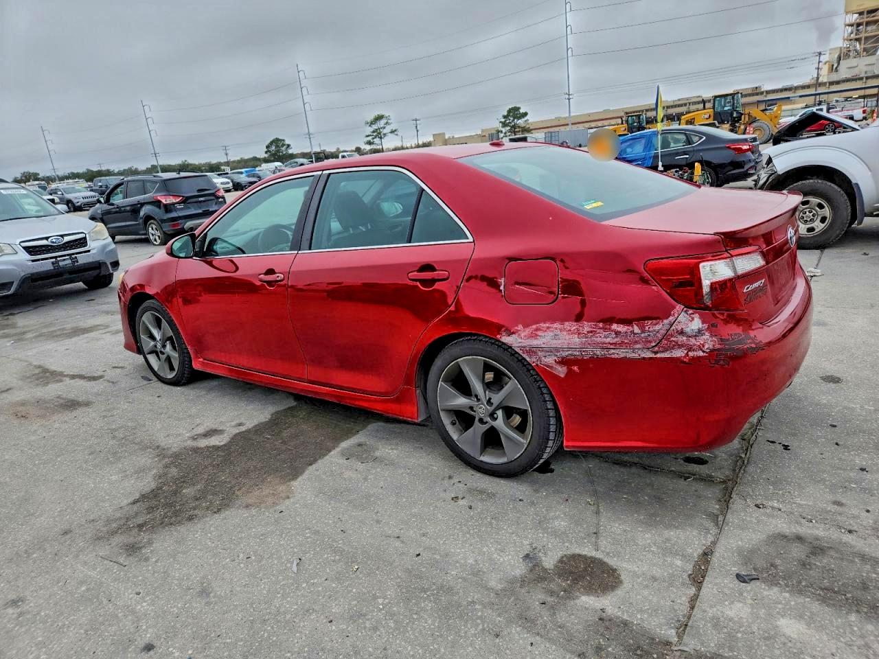 2014 TOYOTA CAMRY SE photo 3