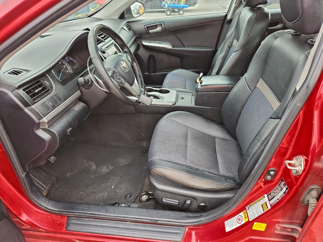 2014 TOYOTA CAMRY SE photo 13