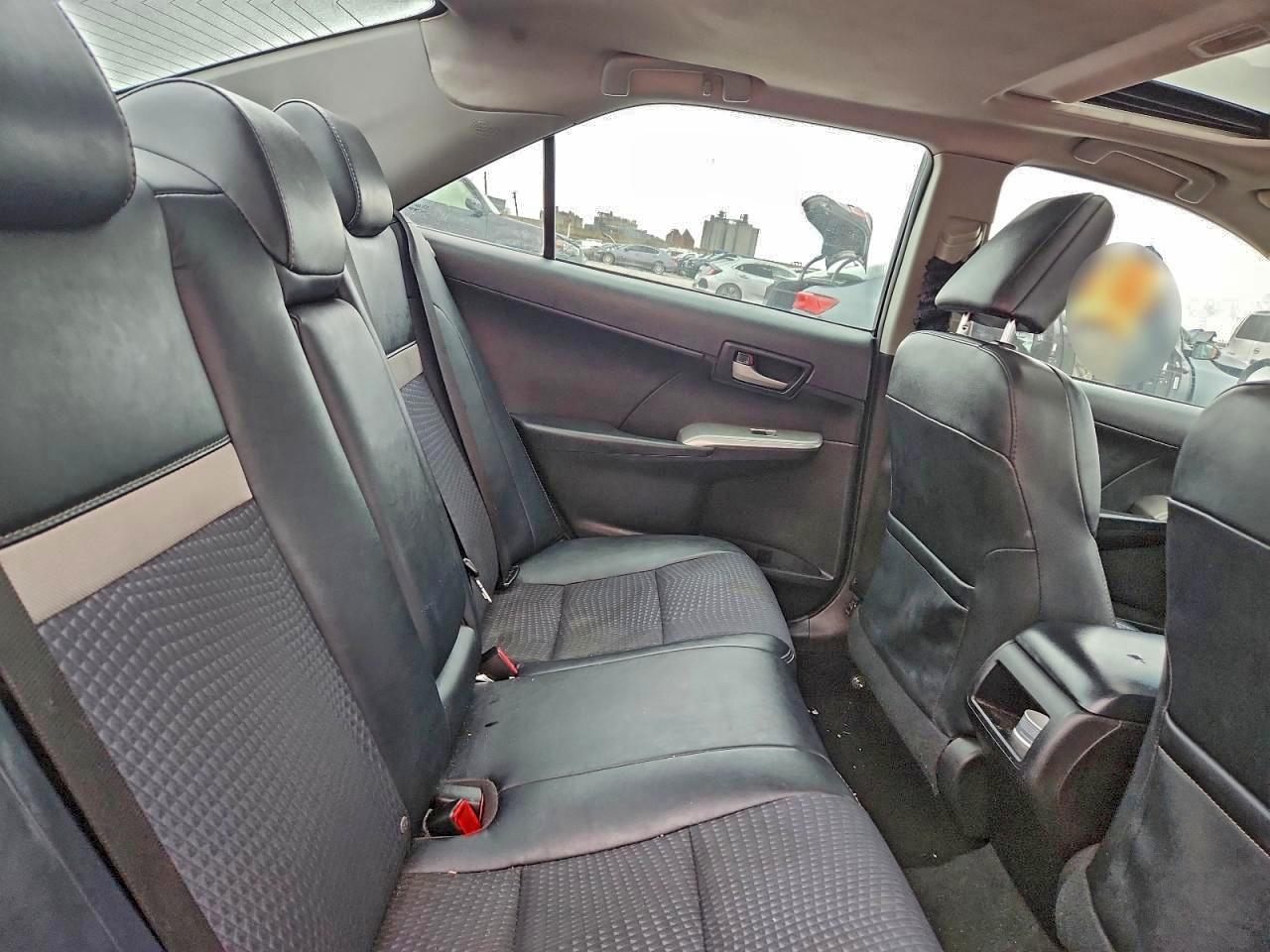 2014 TOYOTA CAMRY SE photo 19