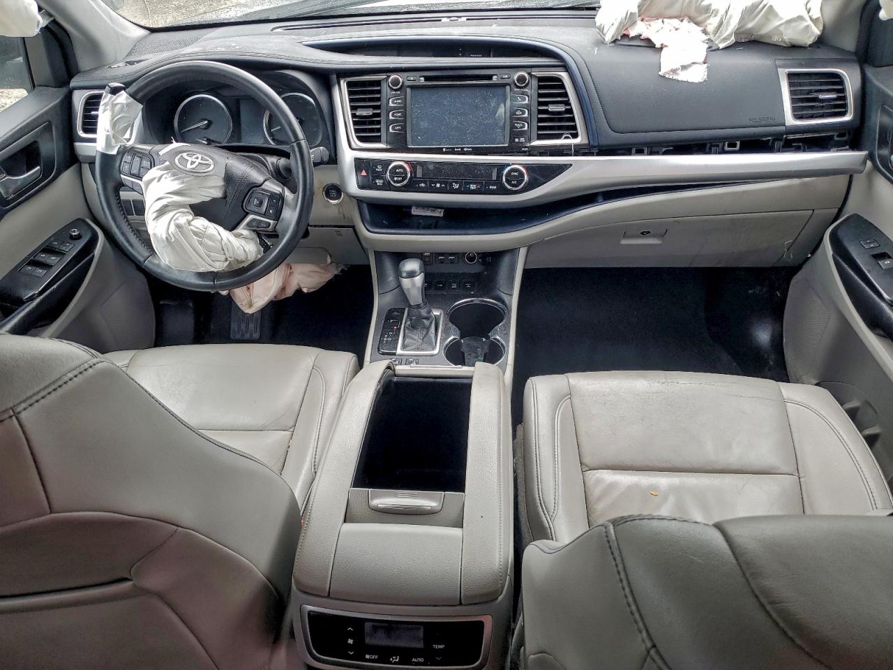 2019 TOYOTA HIGHLANDER XLE photo 8