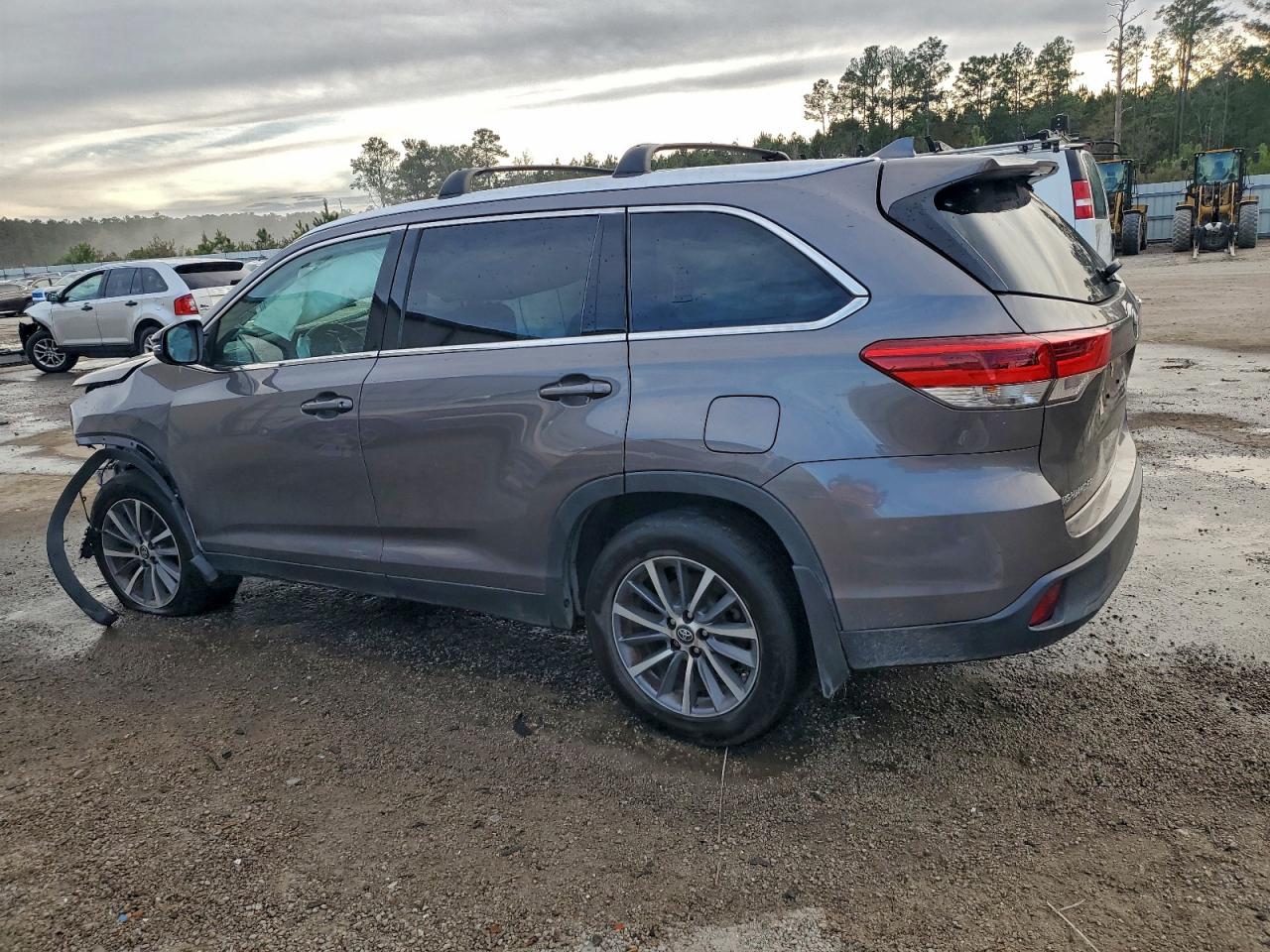 2019 TOYOTA HIGHLANDER XLE photo 2