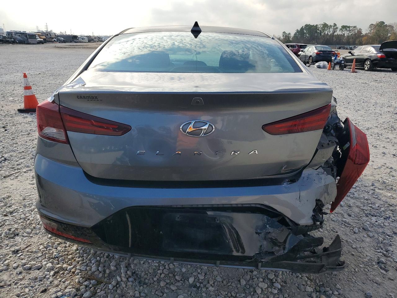 2019 HYUNDAI ELANTRA SEL photo 6
