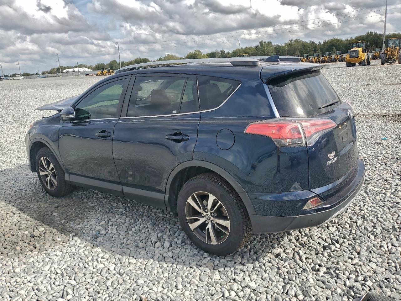 2017 TOYOTA RAV4 XLE photo 2