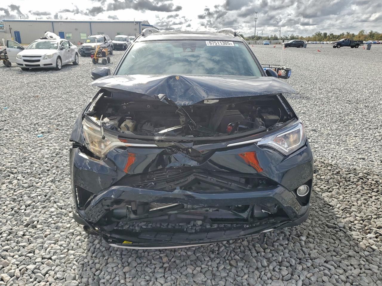 2017 TOYOTA RAV4 XLE photo 5