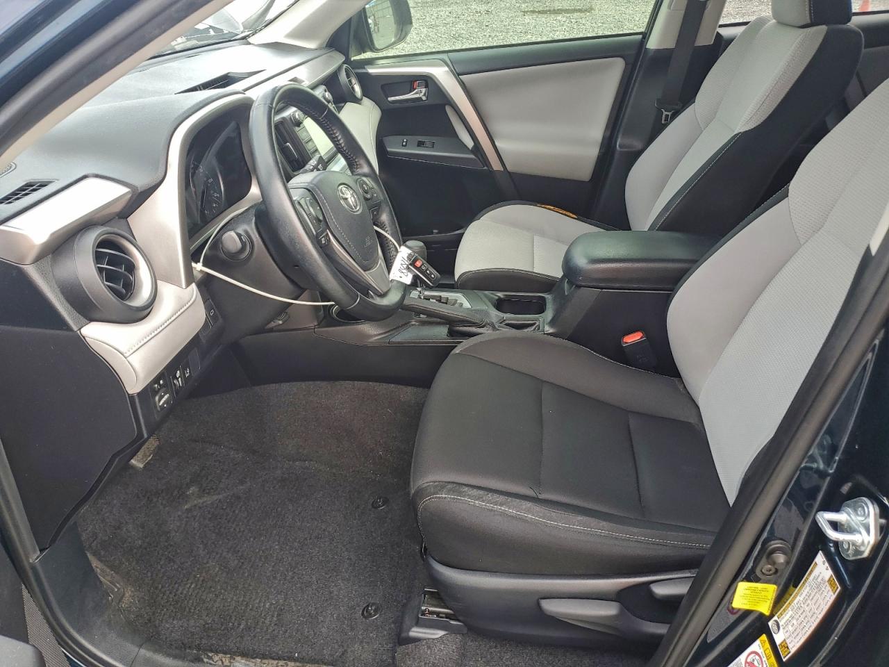 2017 TOYOTA RAV4 XLE photo 7