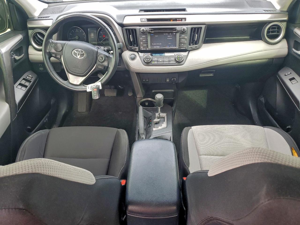2017 TOYOTA RAV4 XLE photo 8