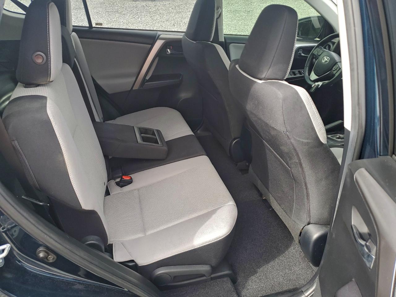 2017 TOYOTA RAV4 XLE photo 11