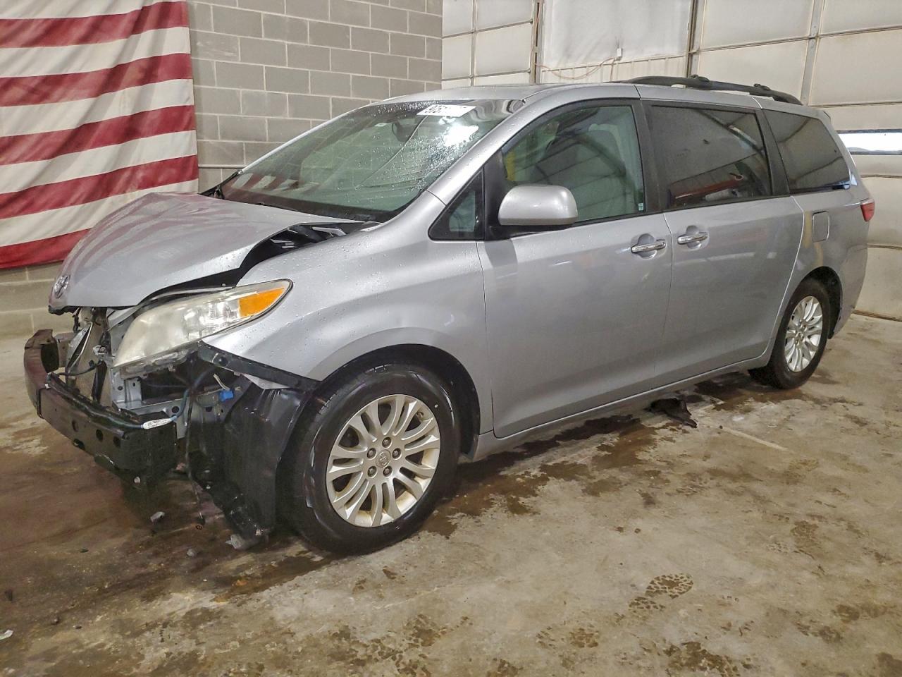 2015 TOYOTA SIENNA