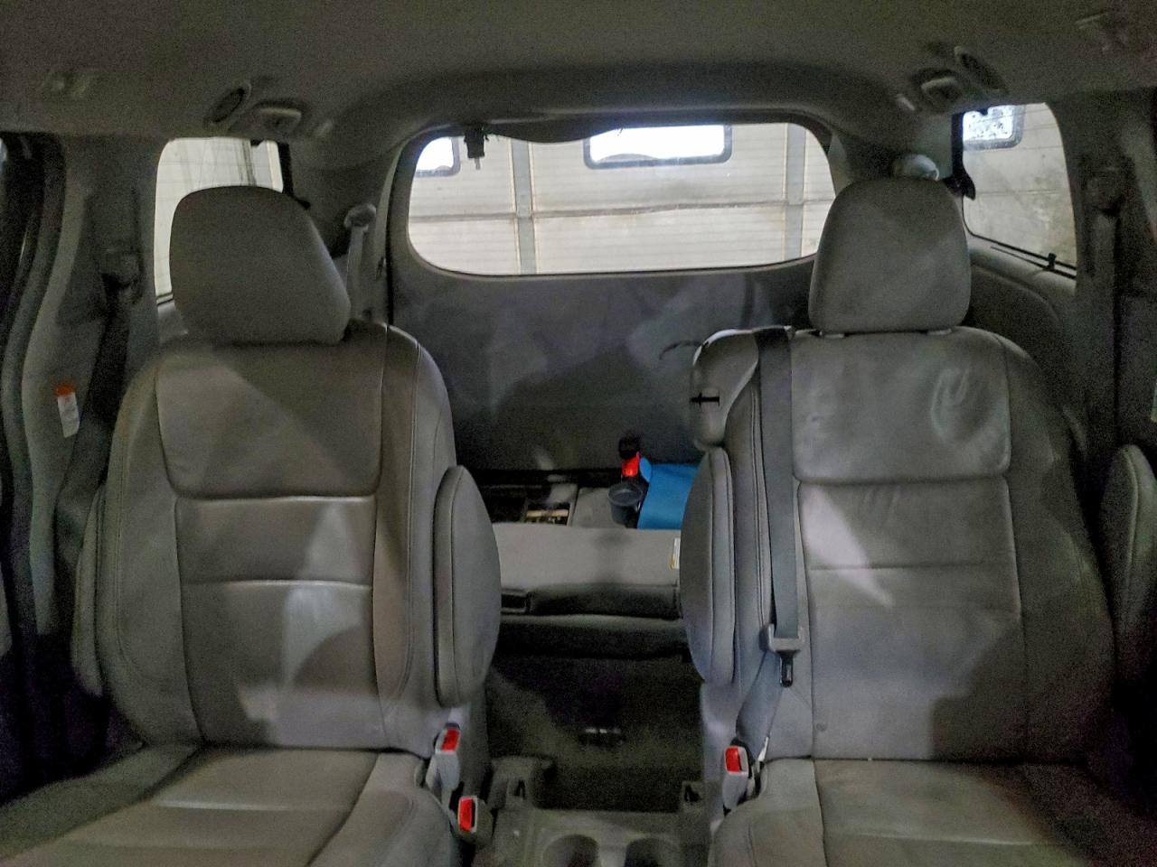 2015 TOYOTA SIENNA XLE photo 10