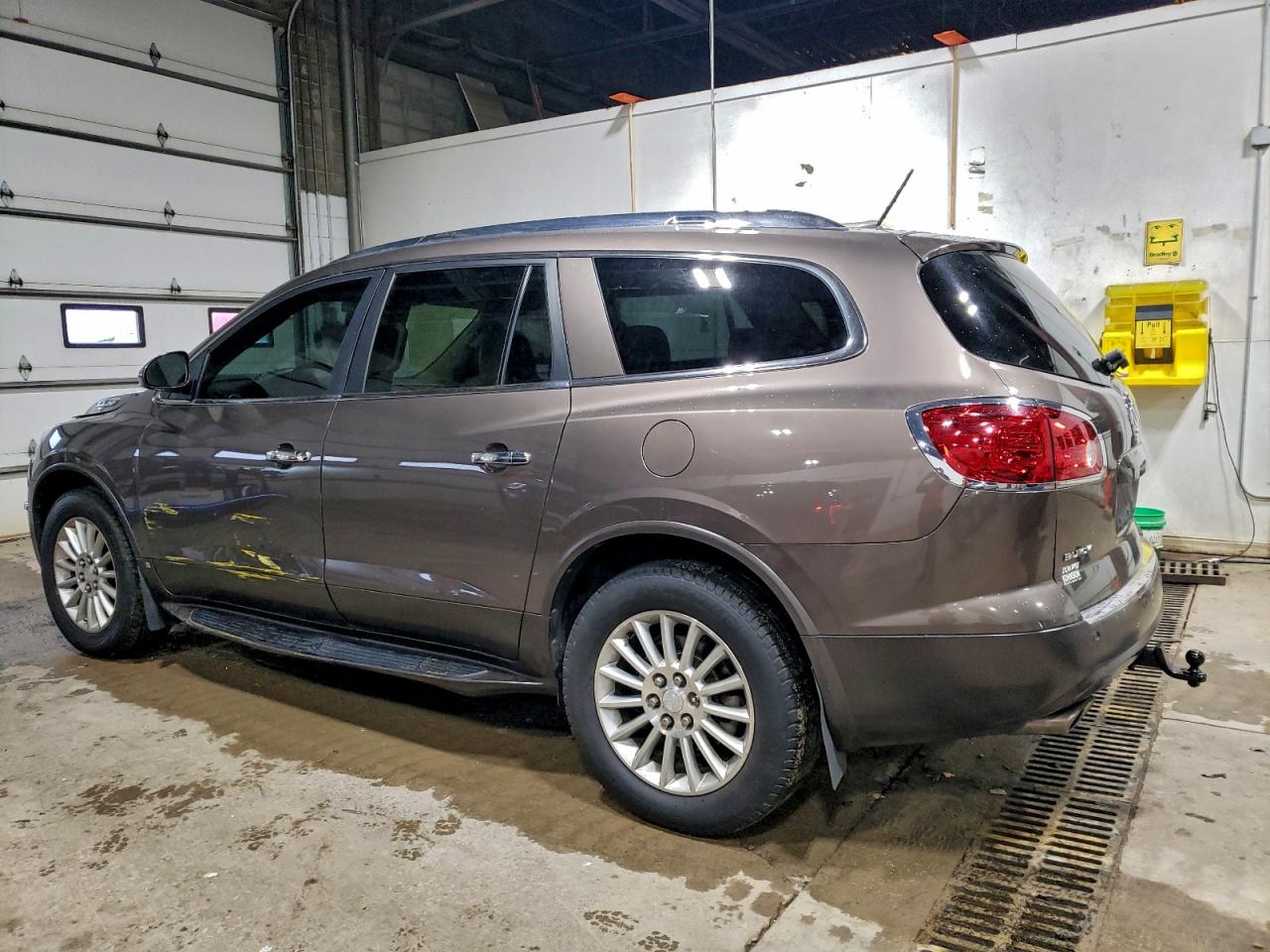 2010 BUICK ENCLAVE CXL photo 2