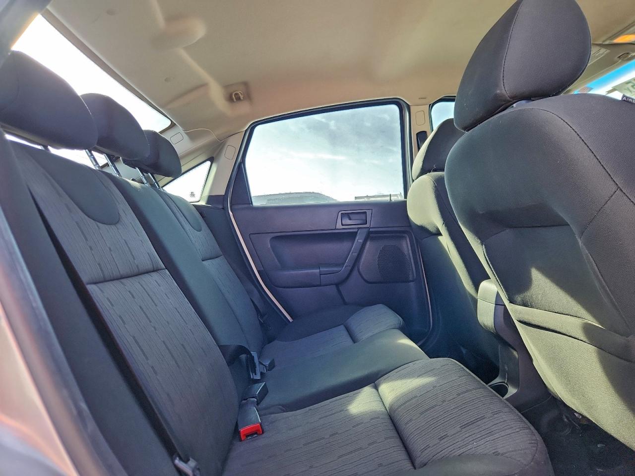 2009 FORD FOCUS SE photo 19