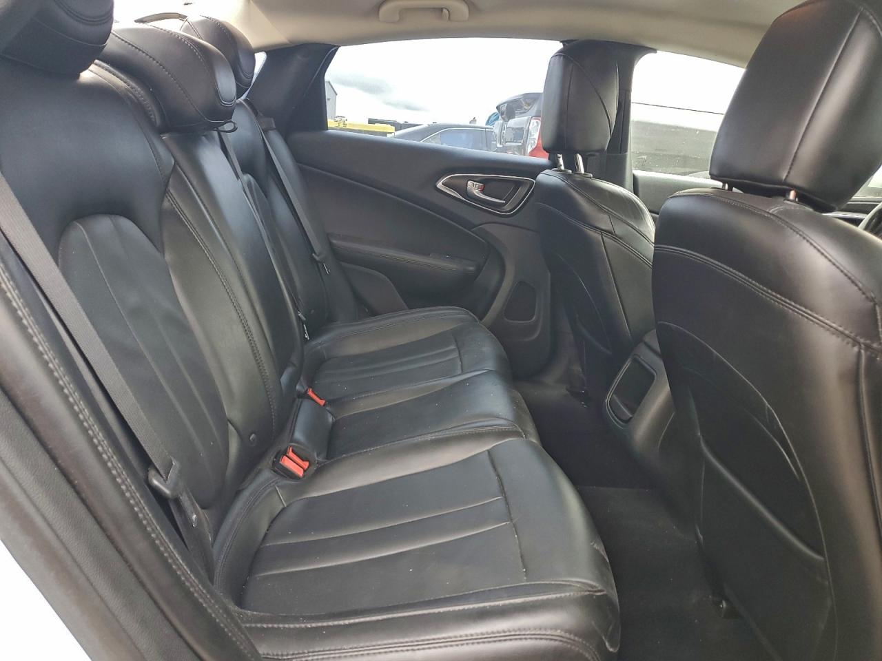 2016 CHRYSLER 200 LIMITED photo 19
