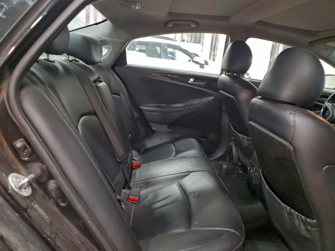 2013 HYUNDAI SONATA SE photo 28