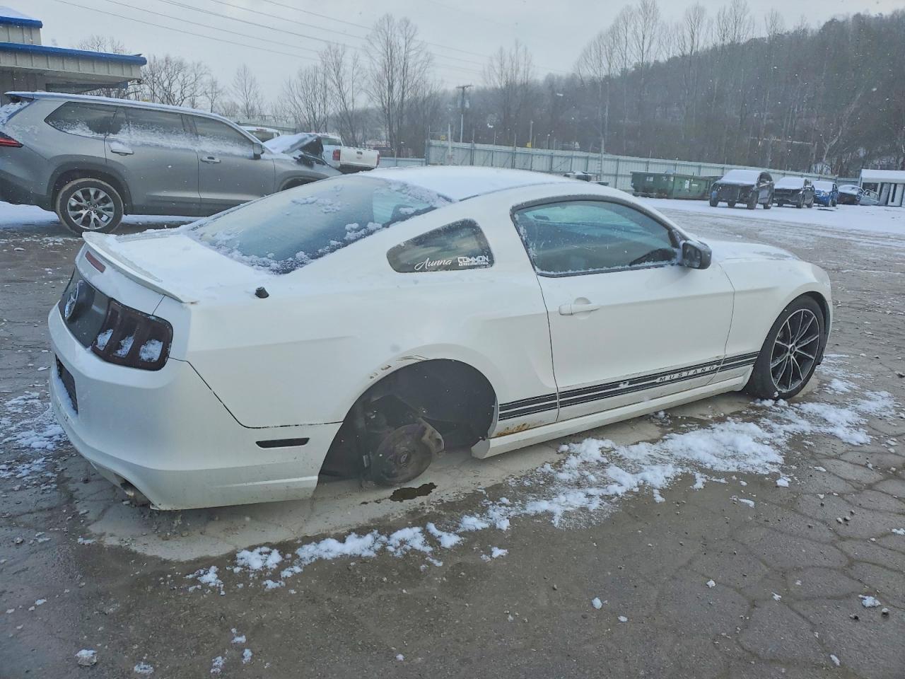 2013 FORD MUSTANG photo 3