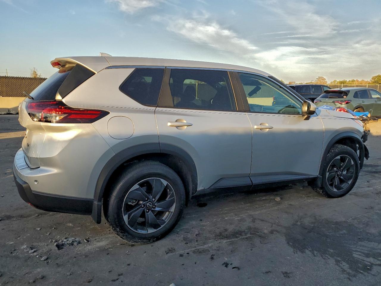 2024 NISSAN ROGUE SV photo 3