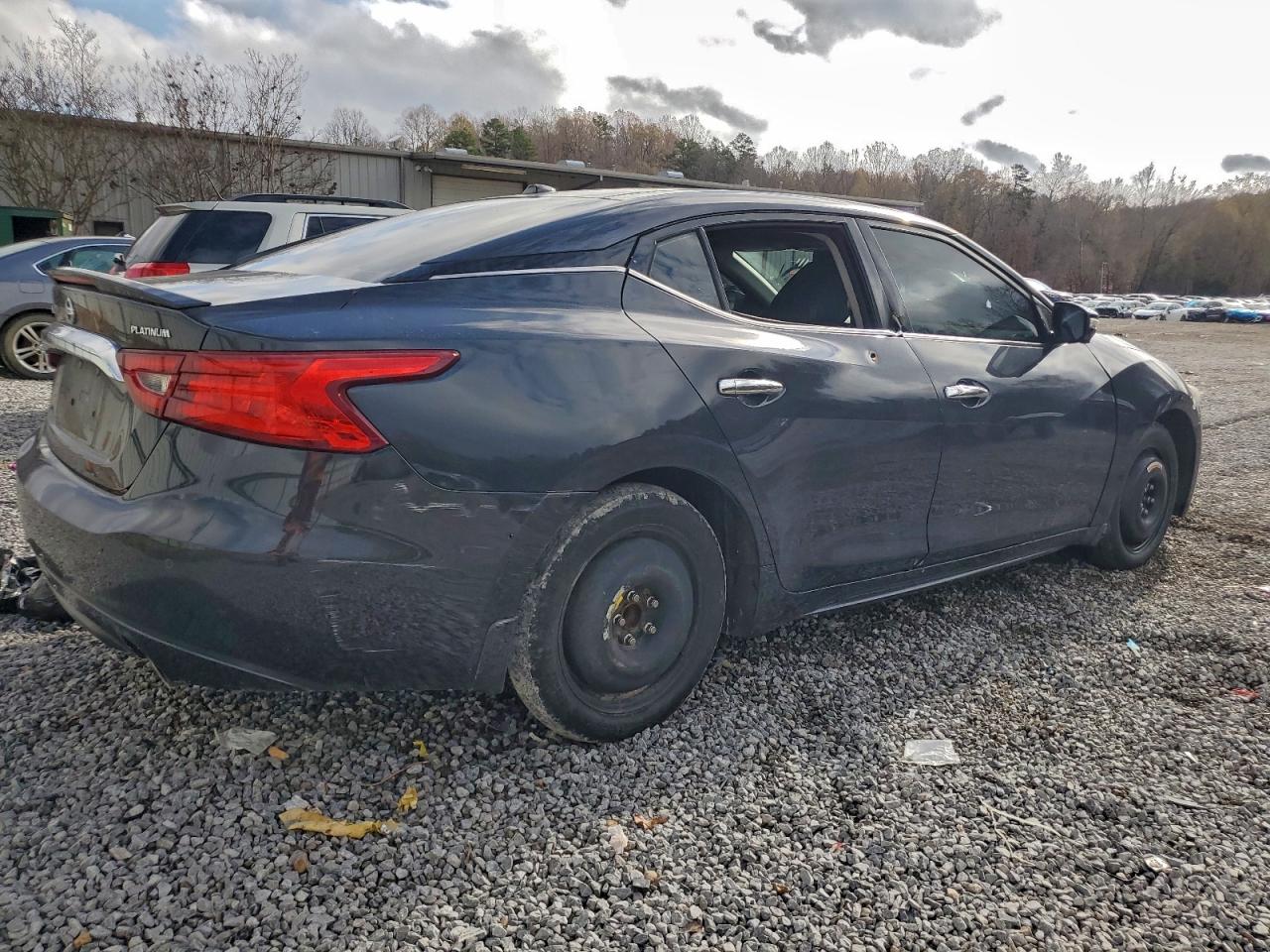2017 NISSAN MAXIMA photo 3