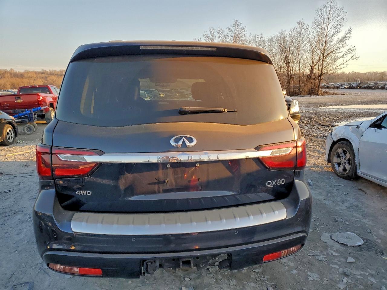 2021 INFINITI QX80 LUXE photo 6