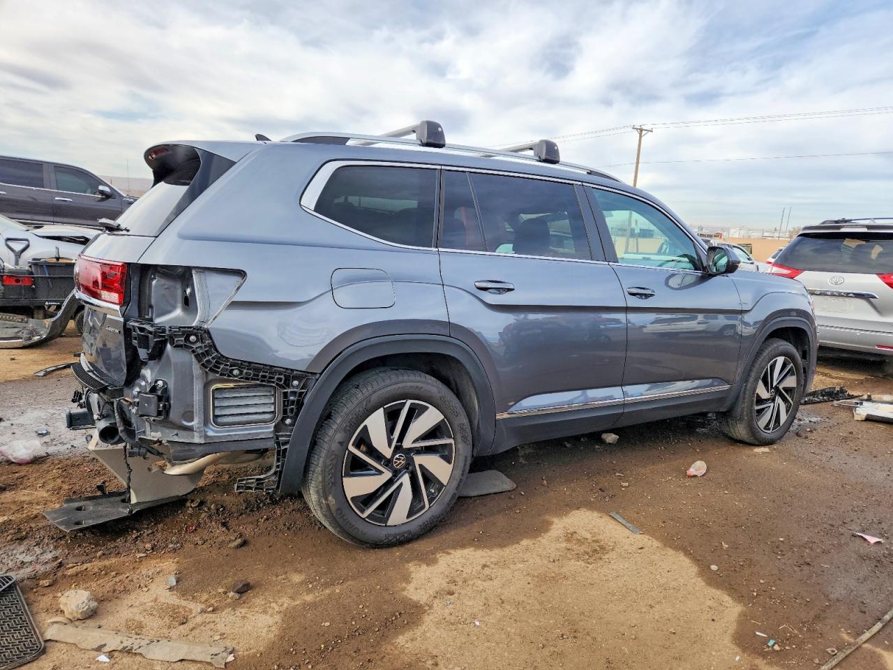 2024 VOLKSWAGEN ATLAS SEL photo 3