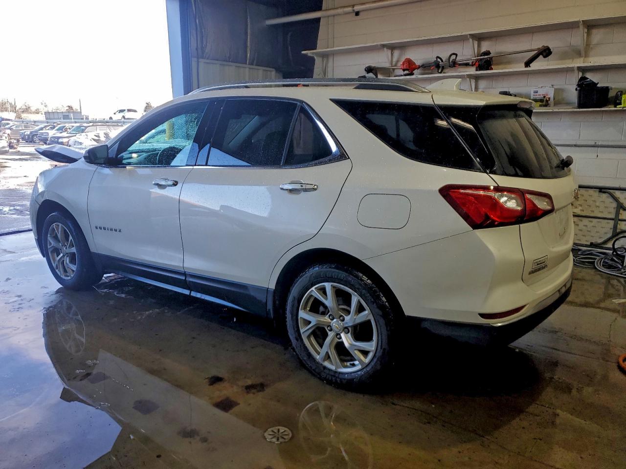 2018 CHEVROLET EQUINOX PREMIER photo 2