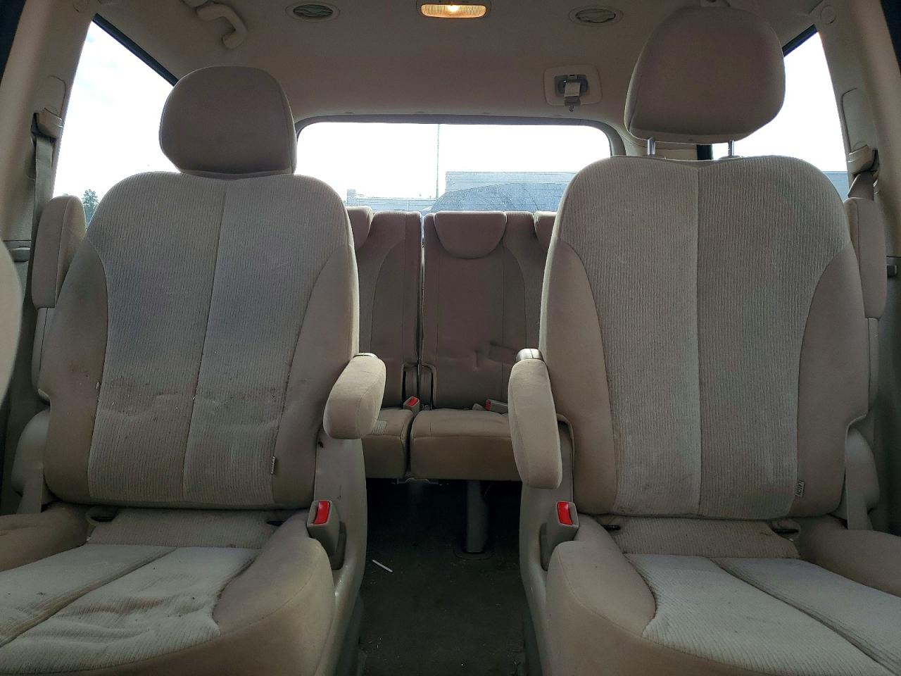 2012 KIA SEDONA LX photo 10