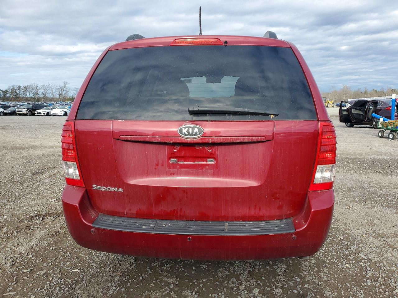 2012 KIA SEDONA LX photo 6